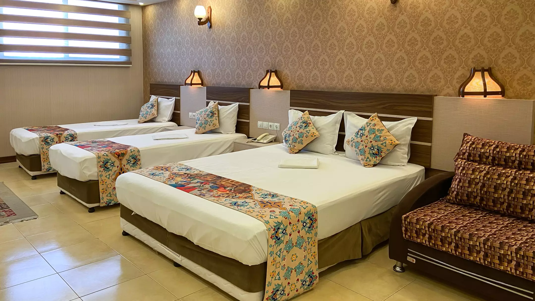 Alibaba https://cdn.alibaba.ir/ostorage/hotel-accommodation-images/67031e6fab97af8211911bf4_788047f7-7209-4b9f-afdc-aee946ecc0db_چهار تخته (1).webp